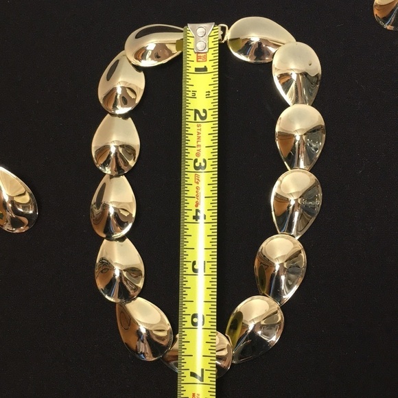 Gold tone Metal Teardrop Statement Necklace Set - Picture 6 of 7